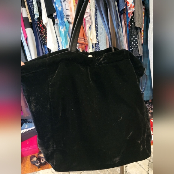 Victoria's Secret Black Tote Elegant and Spacious - Picture 5 of 8